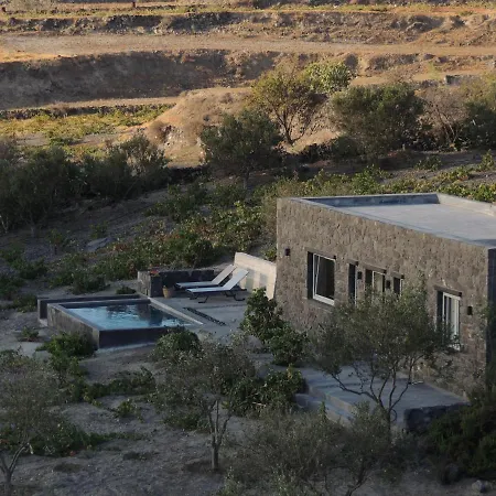 Apaggio Santorini Villa *