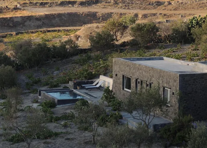 Apaggio Santorini Villa *