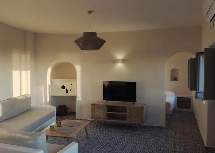 Apaggio Santorini Villa *